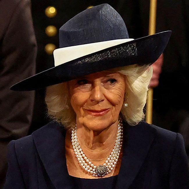 duchess-camilla-pearl-necklace-hat