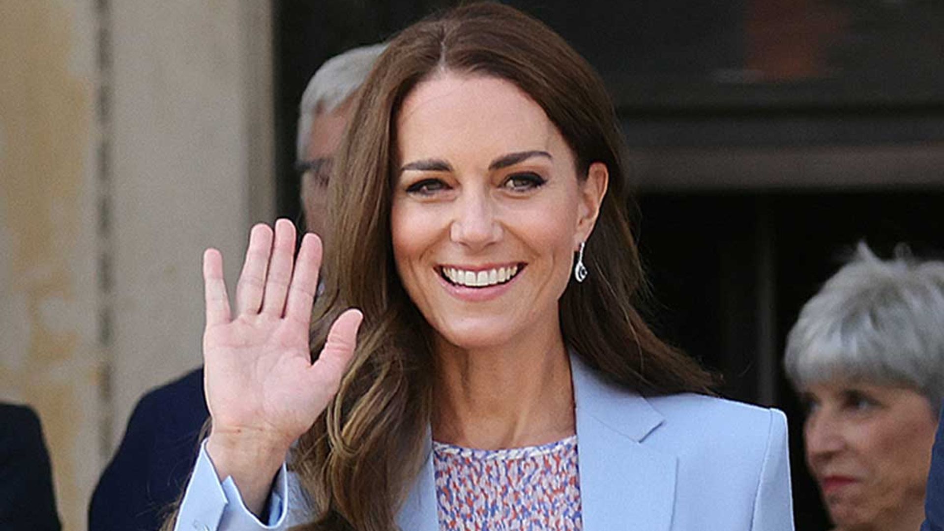 Kate Middleton looks truly breathtaking in the sleekest coat and heels