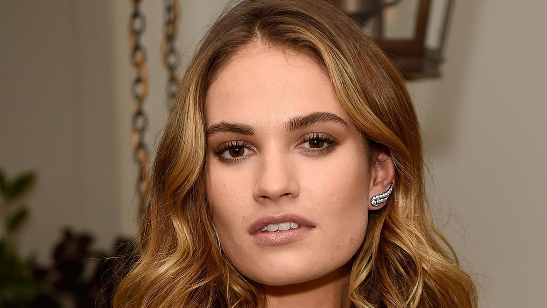 Downton Abbey star Lily James stuns with incredible 1940s makeover
