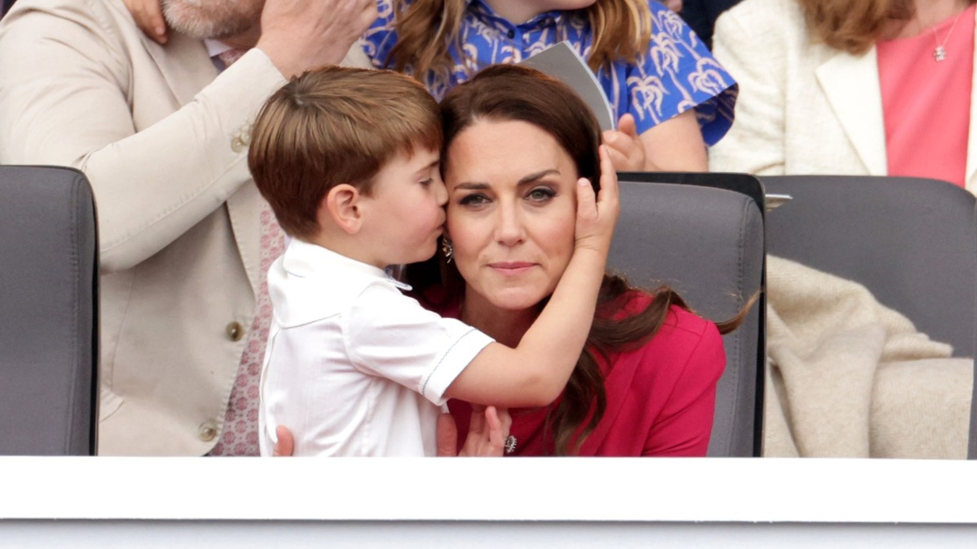 Prince Louis gives mum Kate Middleton a kiss in sweet Jubilee moment 