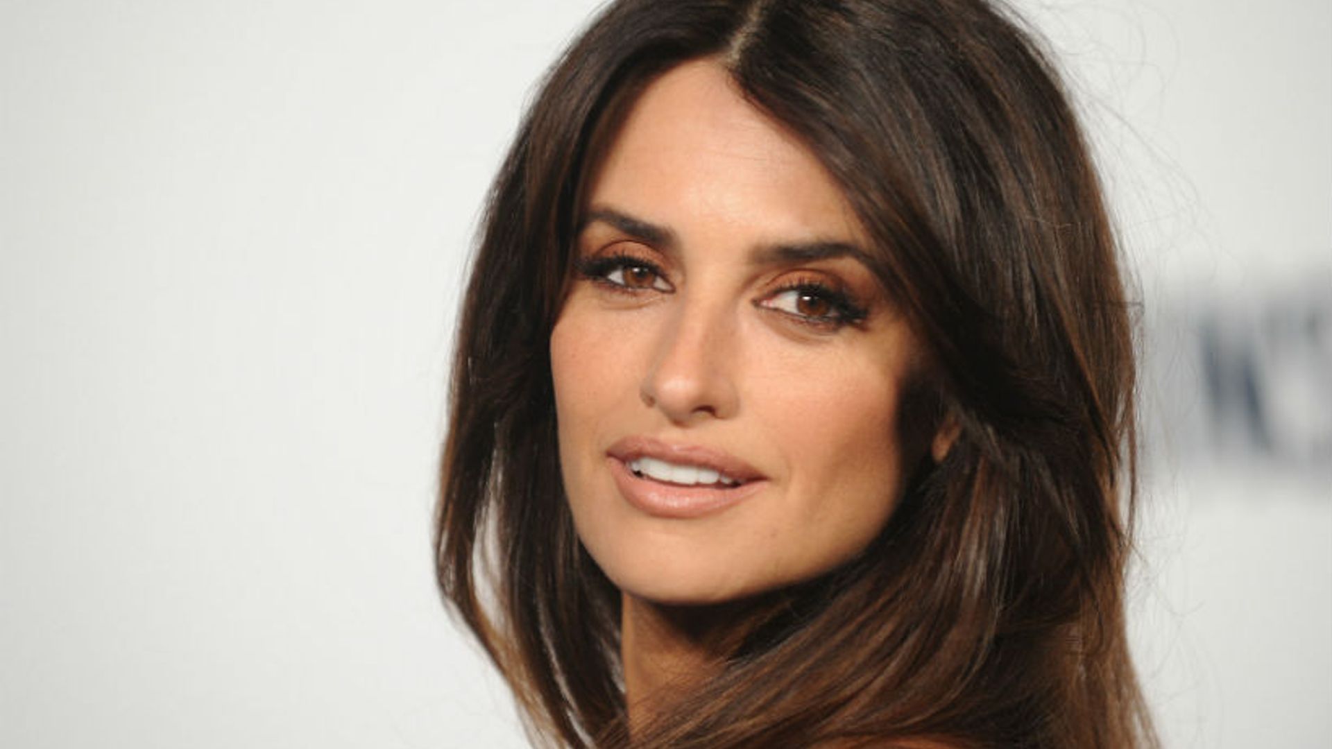 Penelope Cruz looks dramatically different as a blonde for Donatella Versace role – take a look