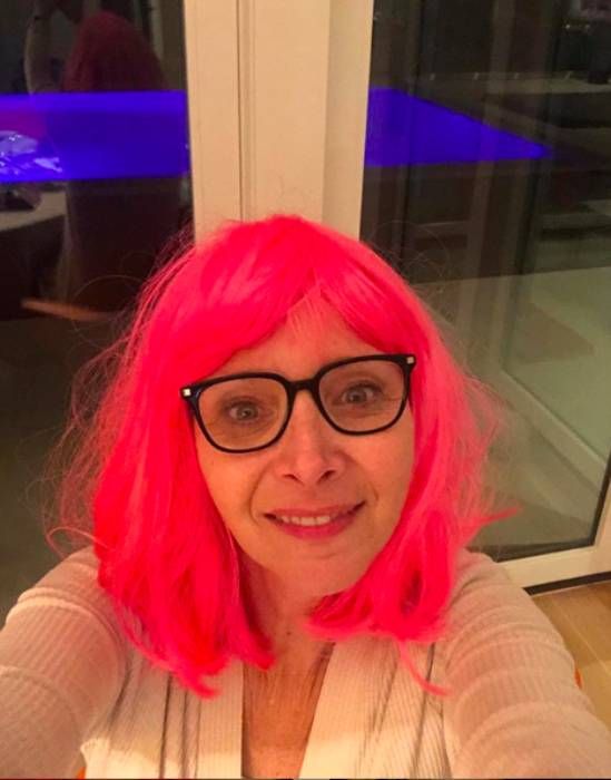 Friends Star Lisa Kudrow Shocks Fans With Unrecognisable Appearance And Pink Hair Hello