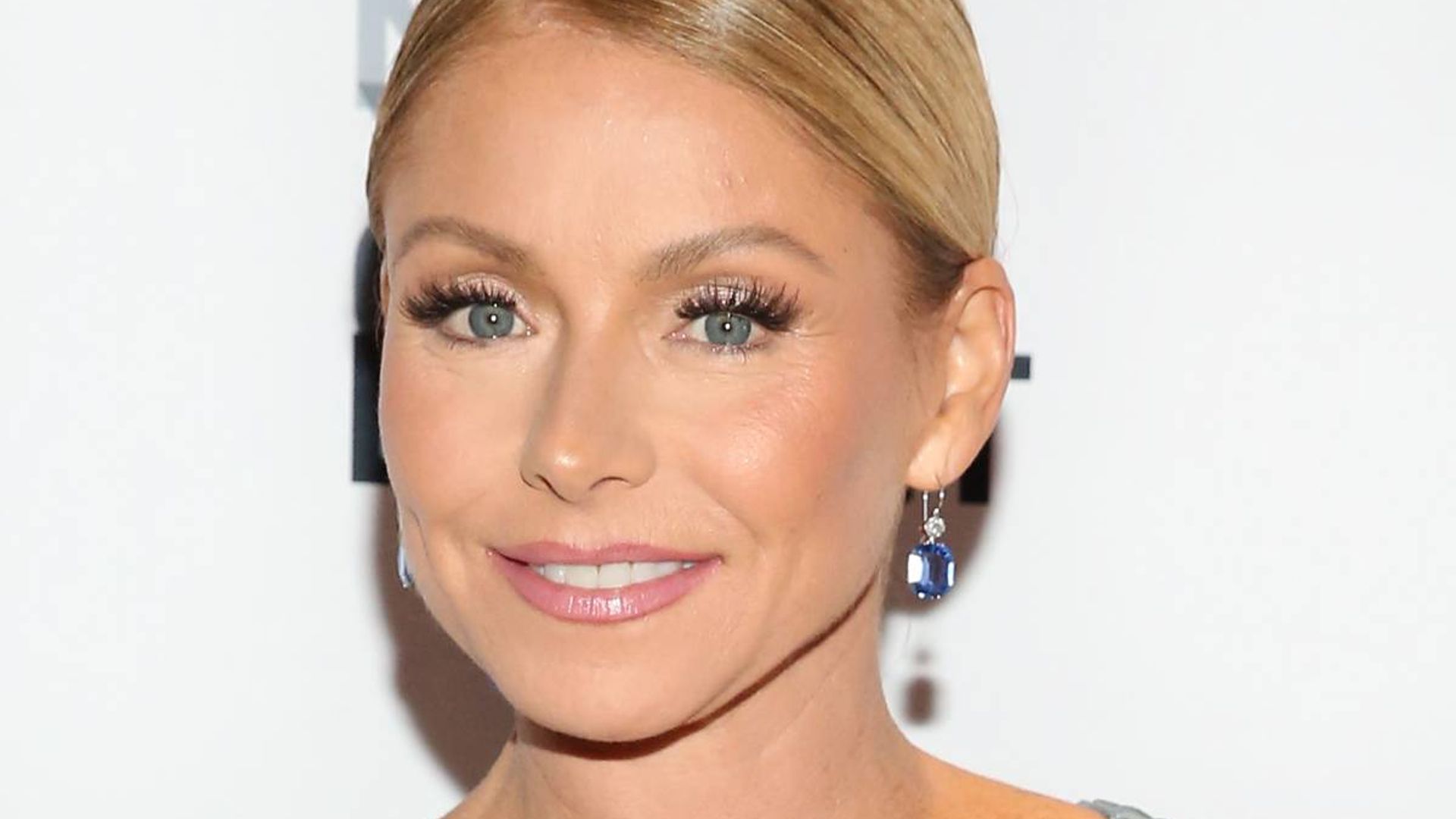 Kelly Ripa Looks Unrecognisable With Pink Hair And It S So Short Hello