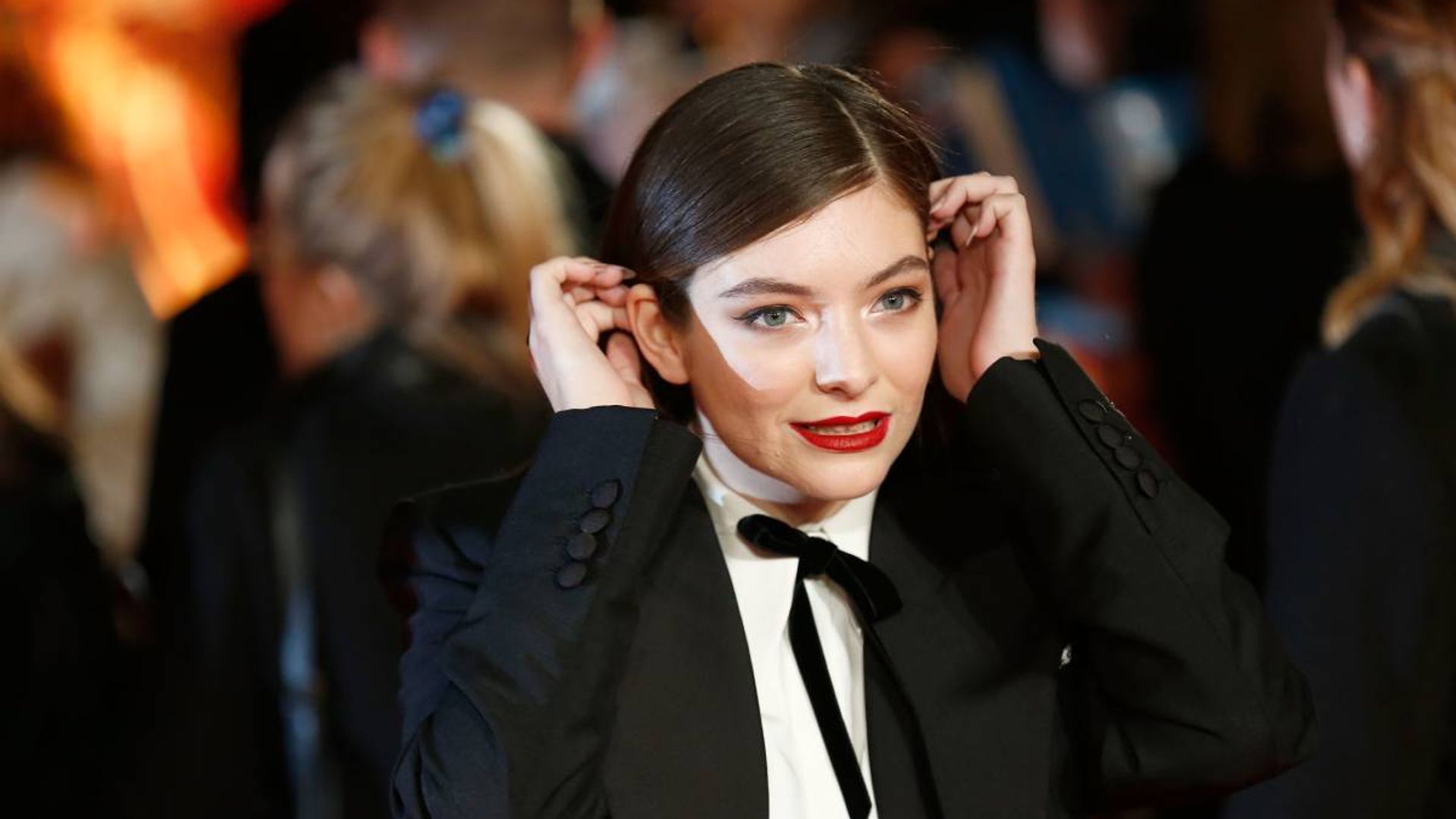 Lorde gets fans talking with dramatic hair transformation no one saw coming 