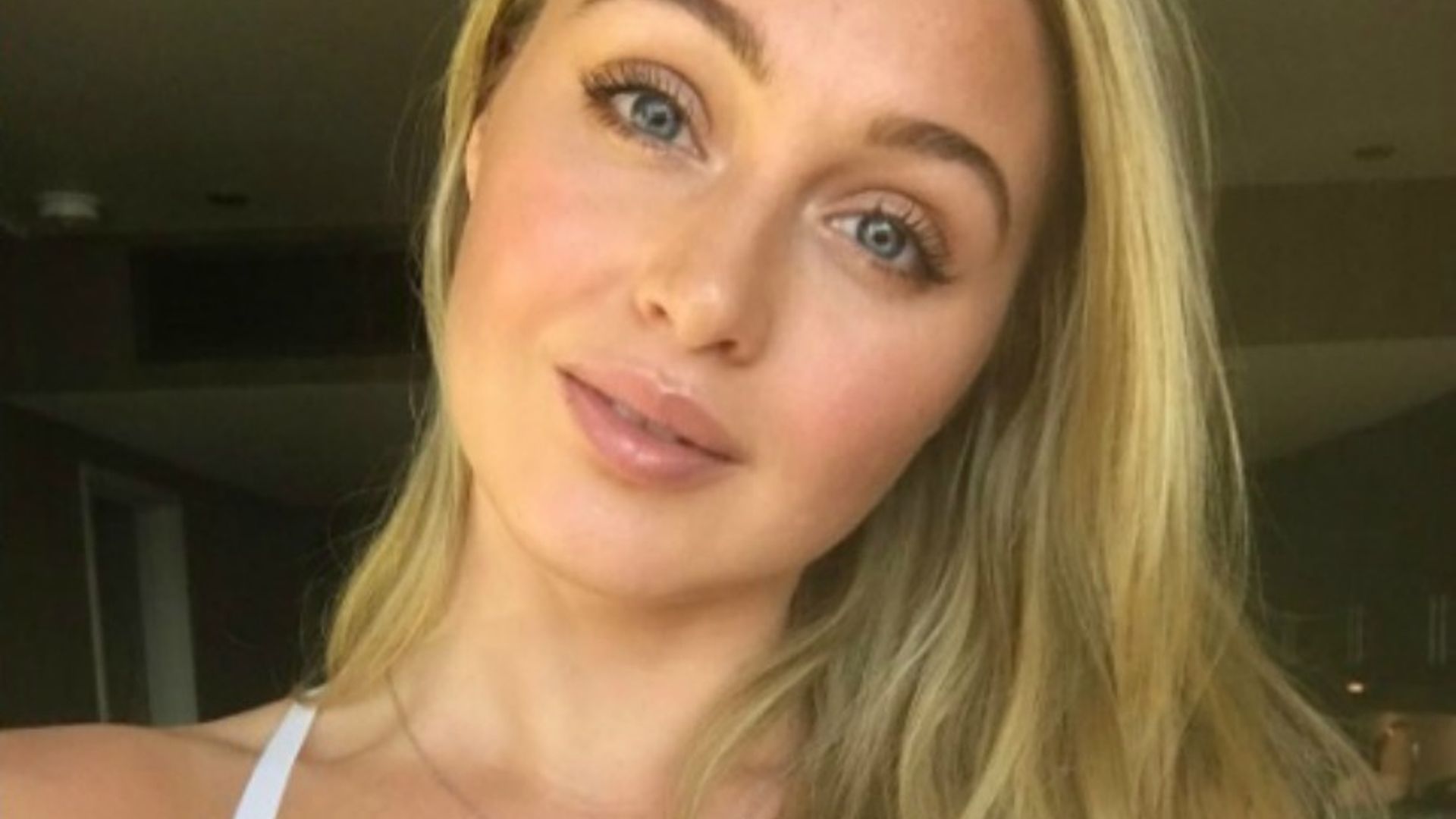 Iskra Lawrence urges women to love their curves in new inspirational Instagram post