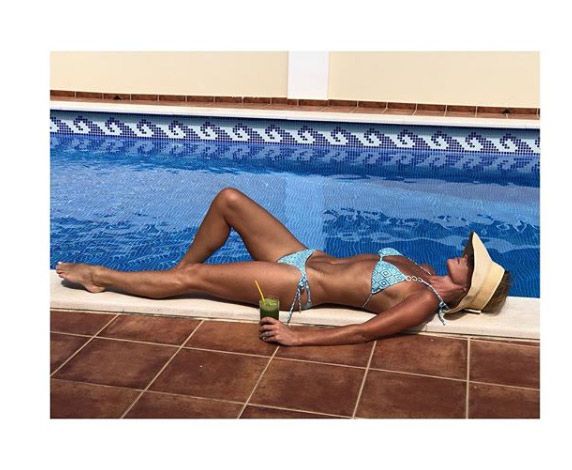 Amanda-Holden-bikini-body-portugal