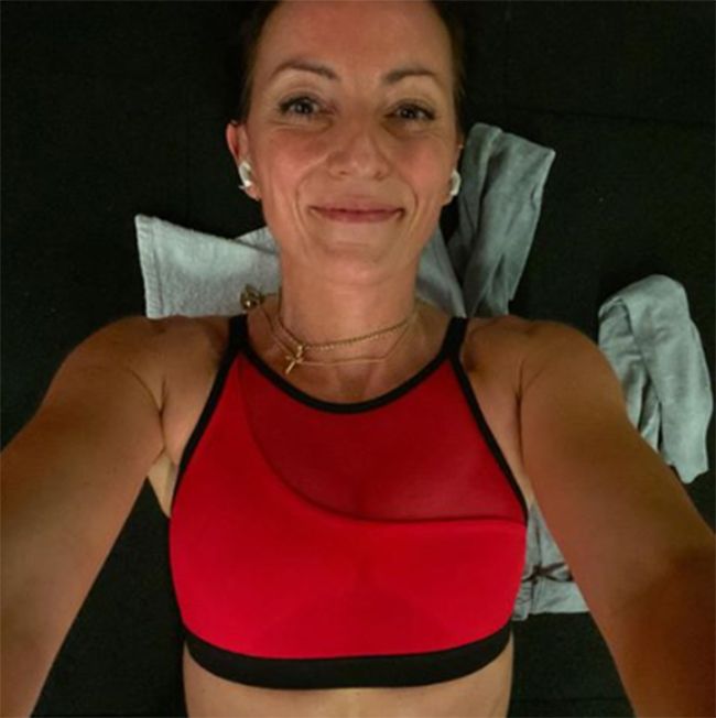 Davina McCall wows in red sports bra - and it's our new gym kit must ...