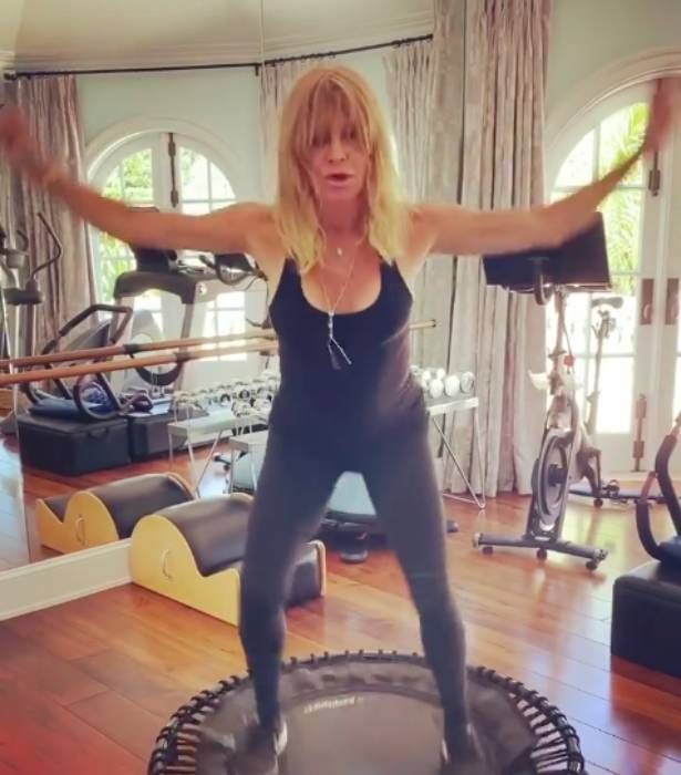 goldie-hawn-workout-inside-home-gym