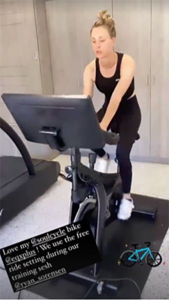 kaley-cuoco-soulcycle-exercise-bike