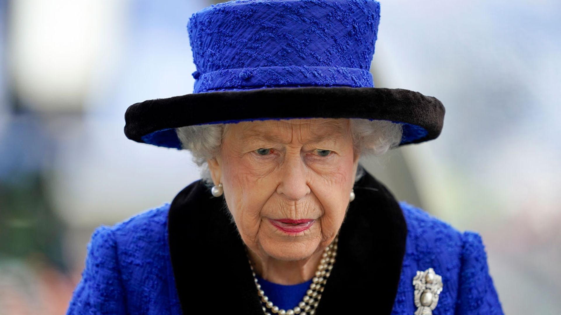 Is the Queen risking her health amid Covid diagnosis?