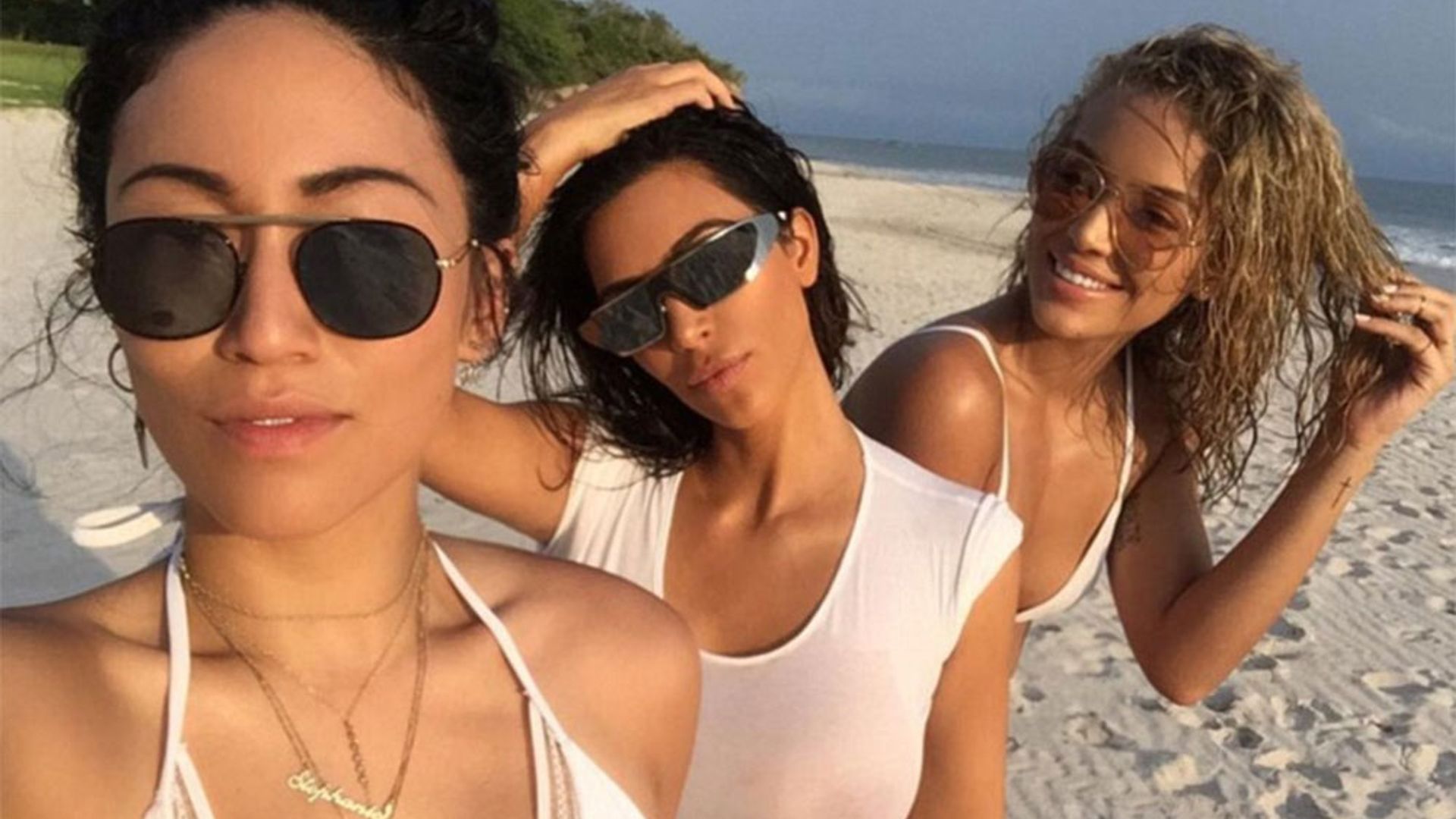 Here's how to take the perfect summer selfie