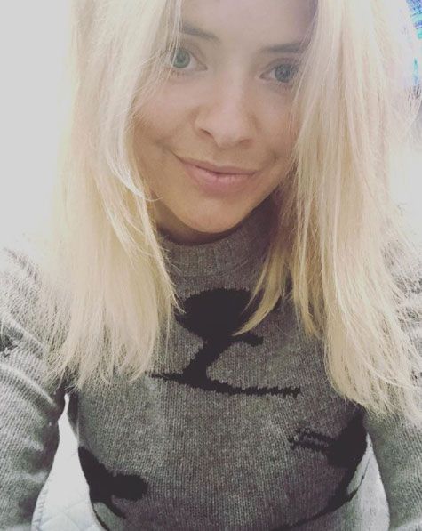 Holly Willoughby shares no makeup selfie