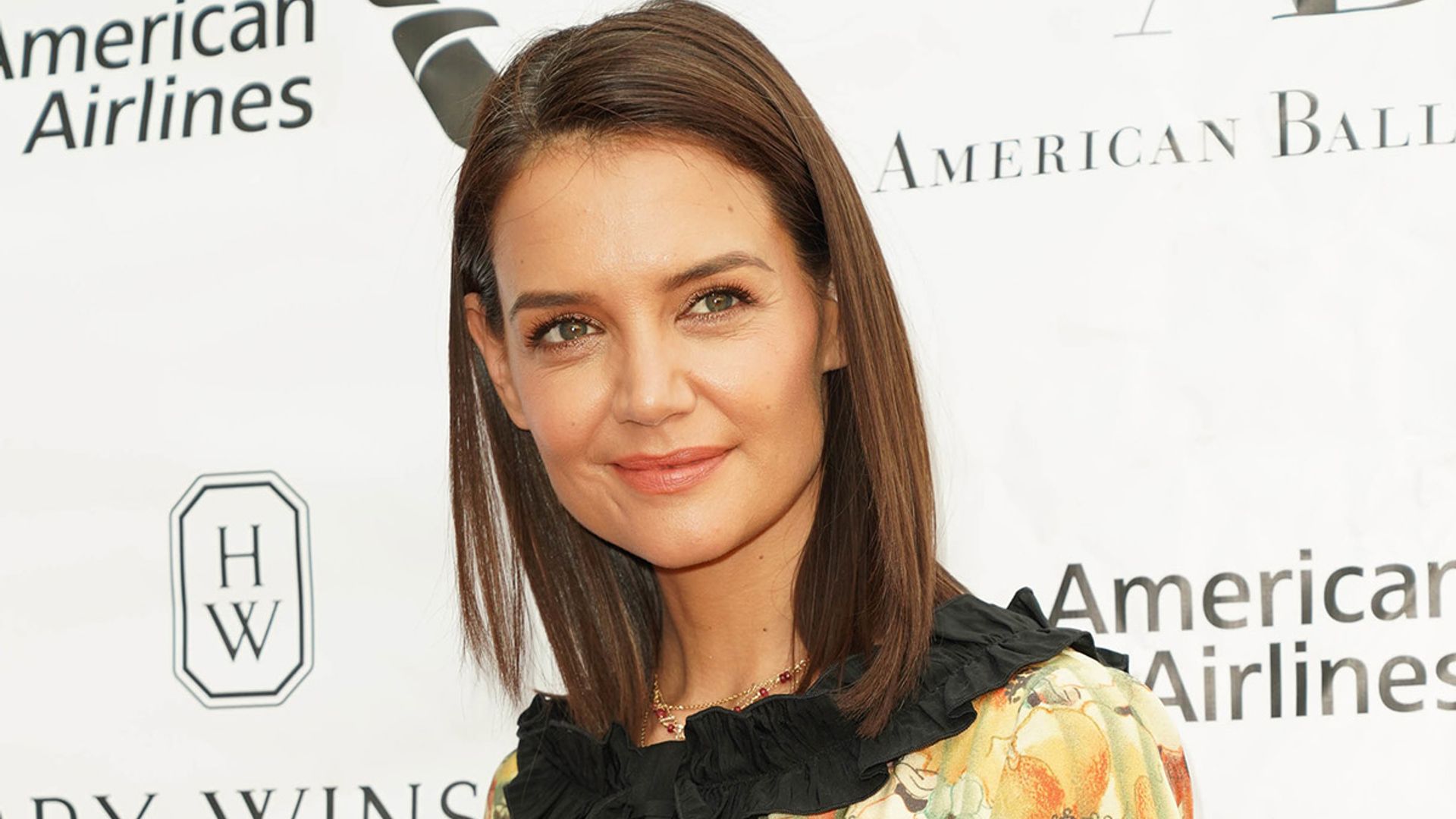 Katie Holmes debuted a gorgeous new beauty look at New York Fashion Week. 