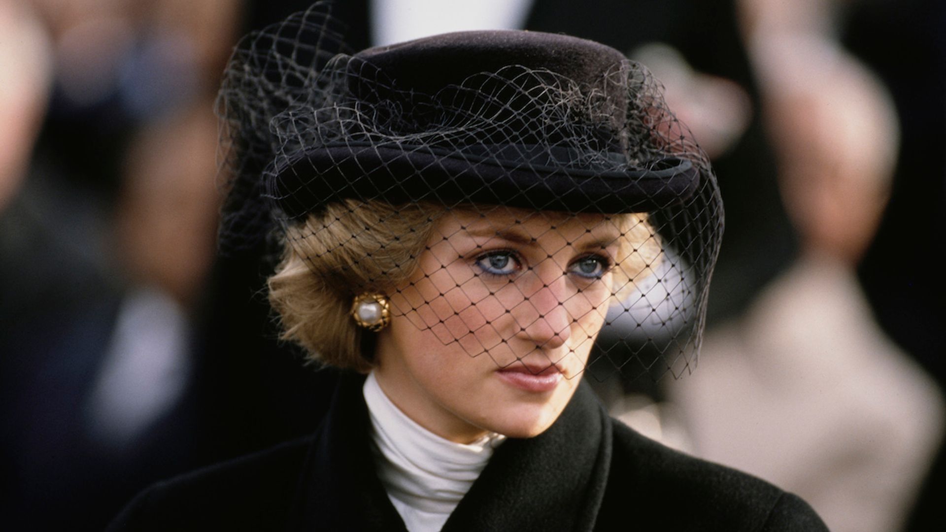 Why Princess Diana stopped wearing her daring blue eyeliner