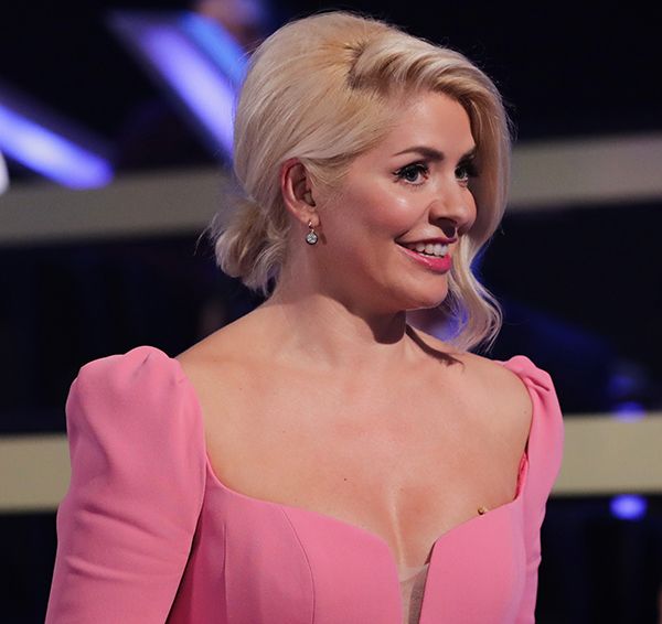holly-willoughby-dancing-on-ice
