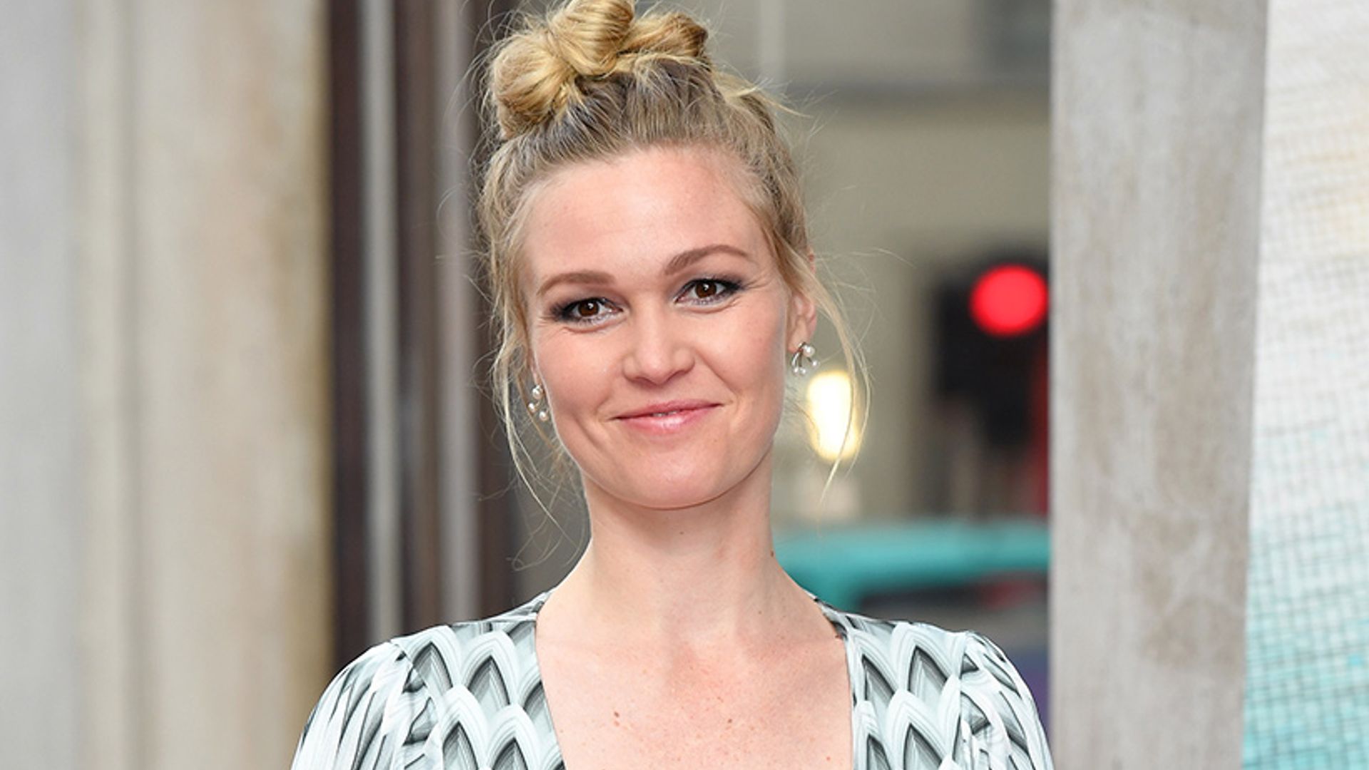 Julia Stiles debuts her baby bump: 'I couldn't resist'