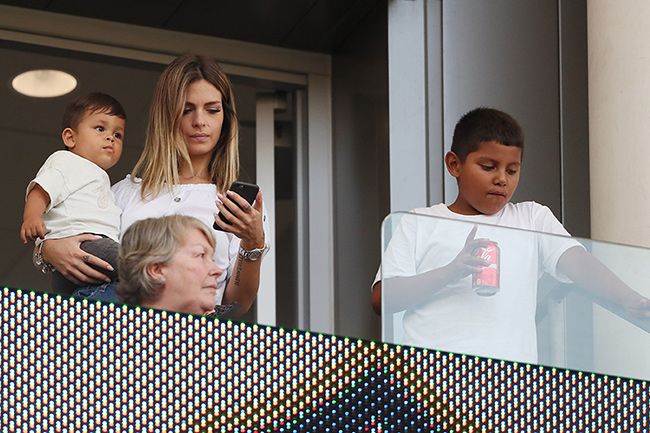 ashley-cole-girlfriend-sharon-canu-and-baby-son-at-football-match