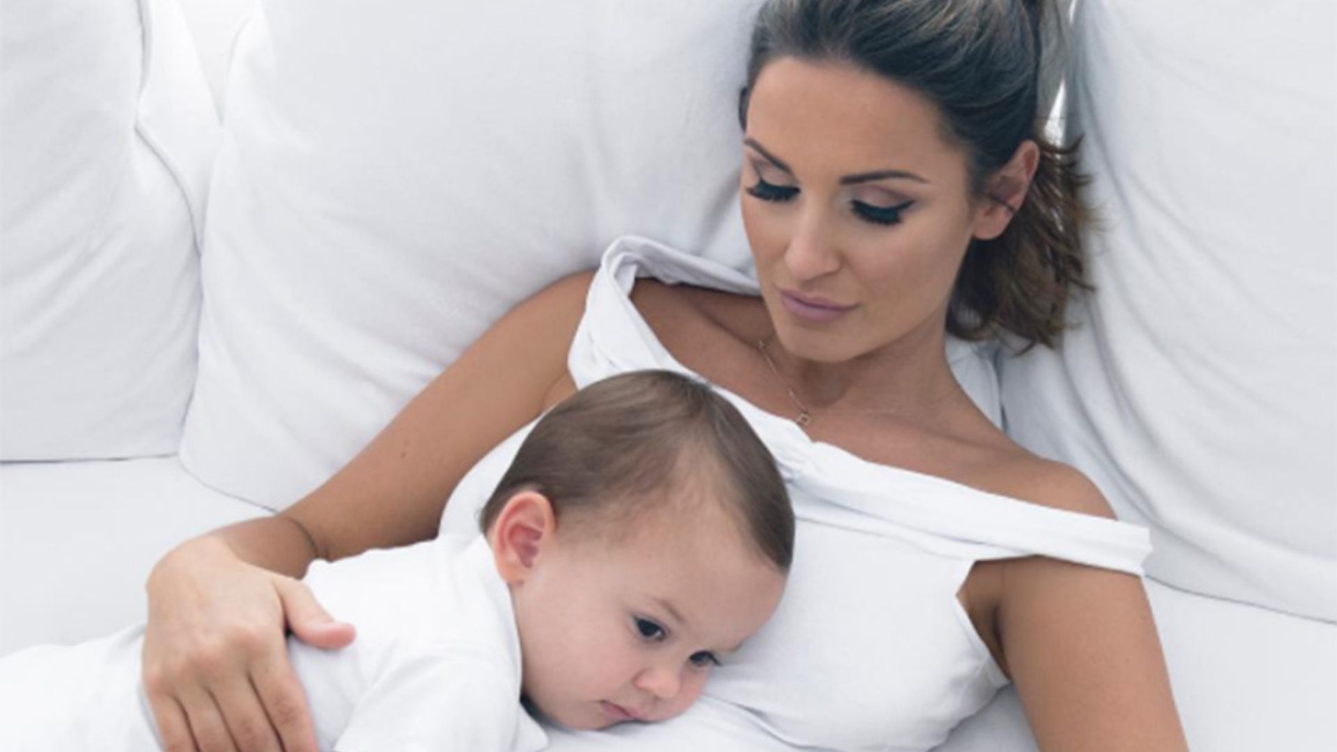 Sam Faiers posts beautiful first photo of newborn baby daughter