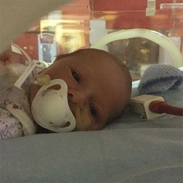 iwan-thomas-newborn-baby-in-hospital