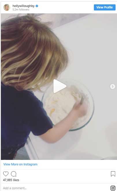 Holly-Willoughby-son-pancakes