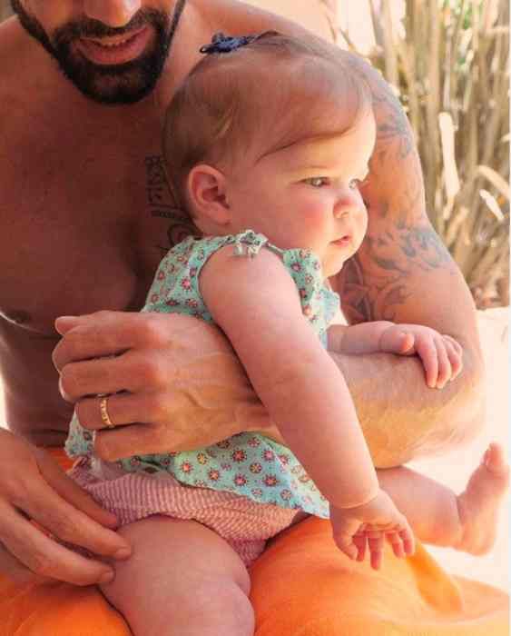 ricky-martin-first-photo-daughter