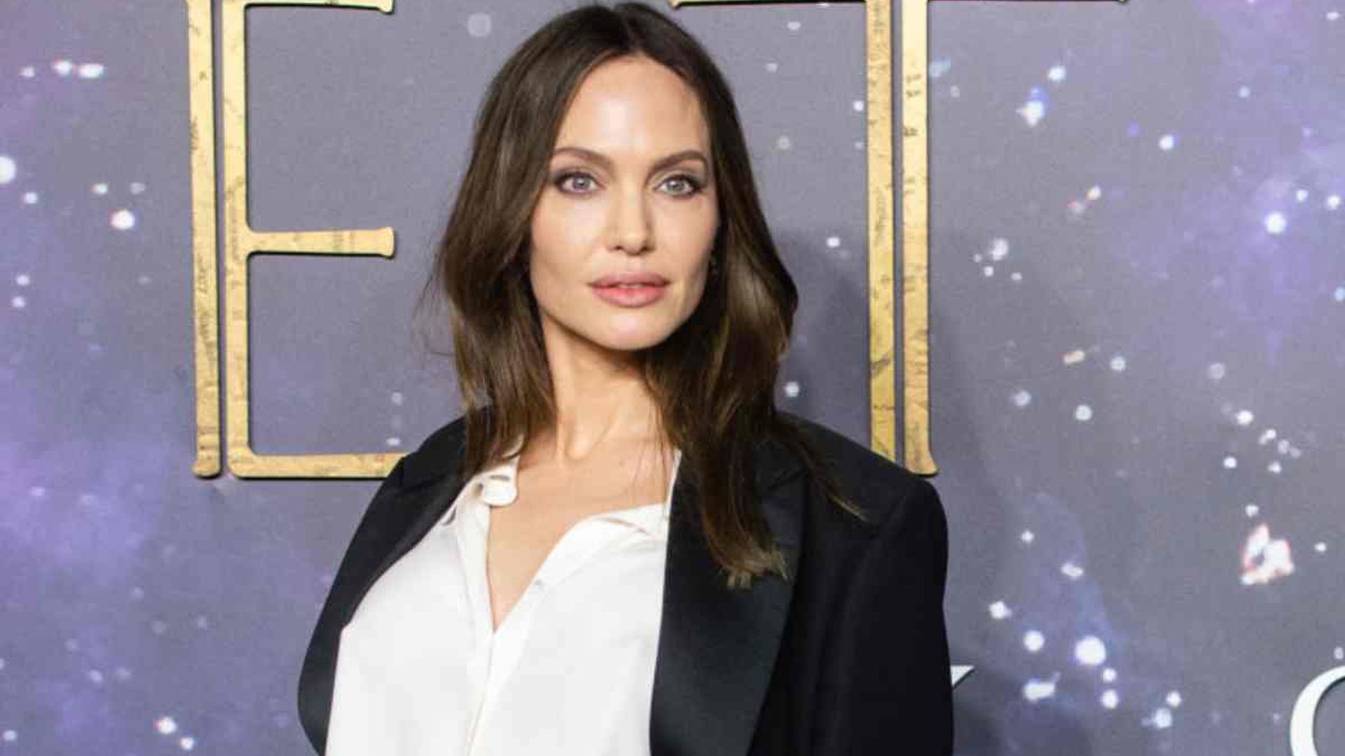 Angelina Jolie looks identical to daughter Shiloh in stunning new photo