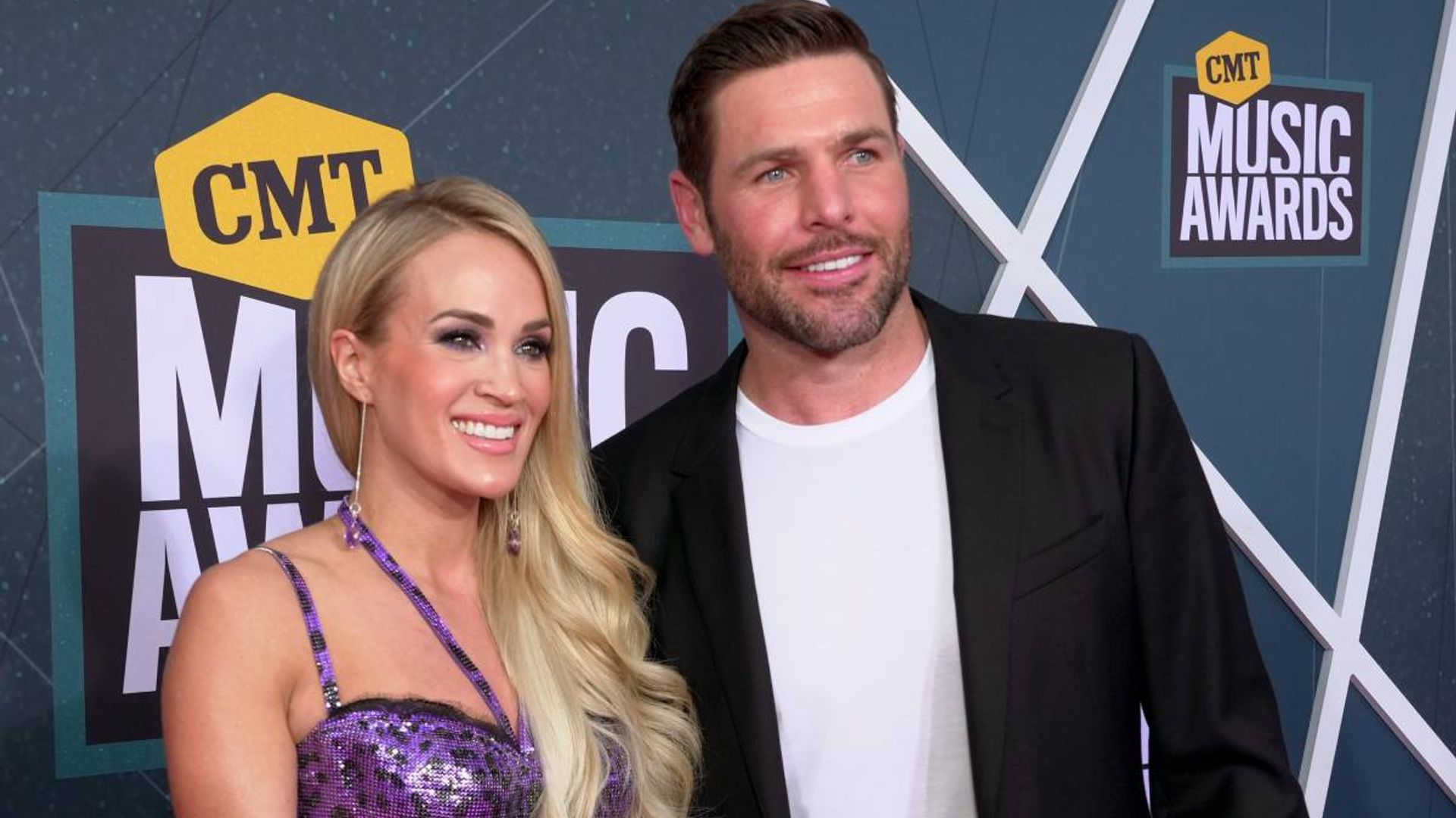 carrie-underwood-husband-mike-fisher-cmt-awards-performance-ghost-story