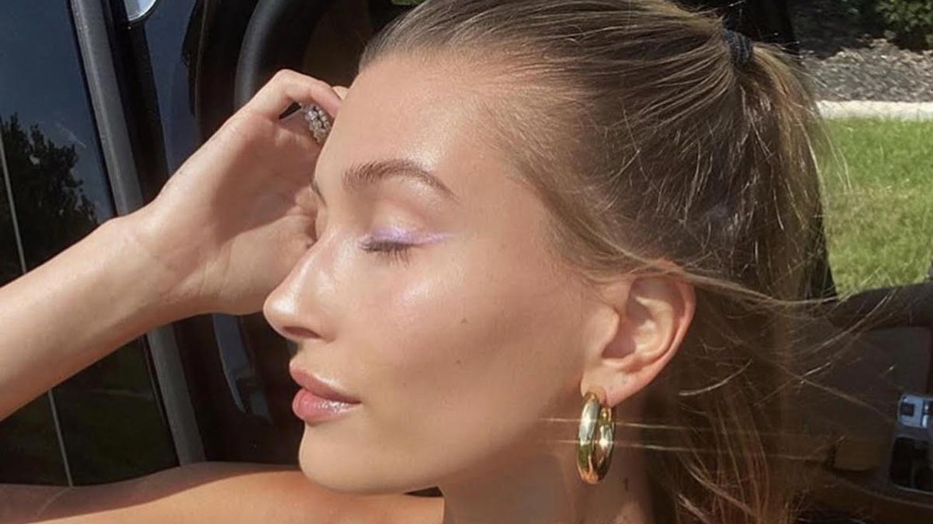 Hailey Bieber swears by her ice facial roller to depuff skin - shop Amazon's top-rated
