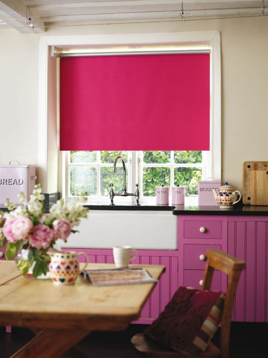 4-English-Blinds-pink-kitchen