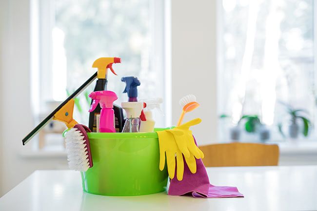 https://www.hellomagazine.com/imagenes/homes/2018090461918/spring-cleaning-tips/0-293-871/cleaning-products-z.jpg