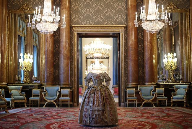 Buckingham Palace To Reveal How The Queen S Home Was