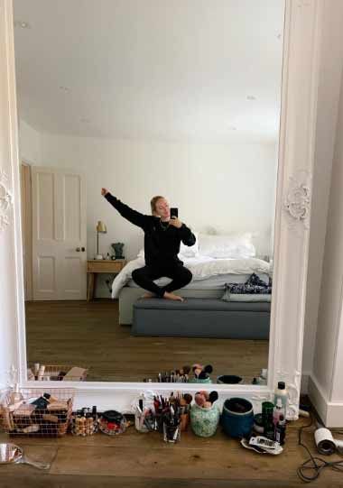 Tanya-Burr-bedroom-mirror