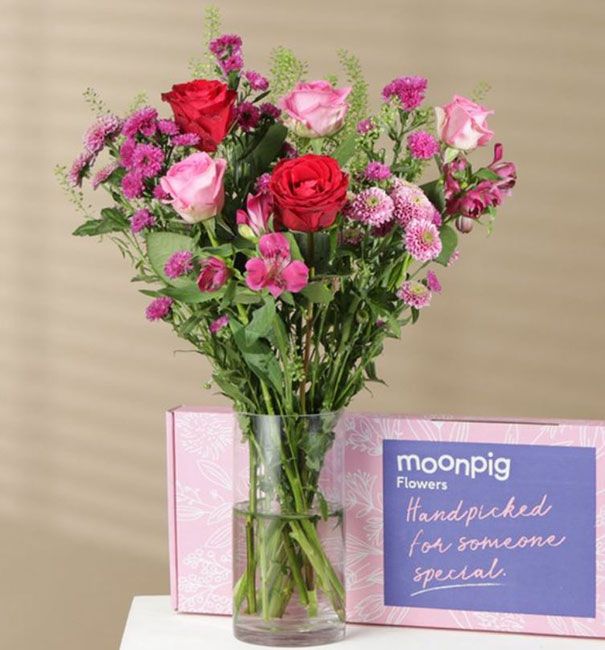 moonpig-roses-pink-red