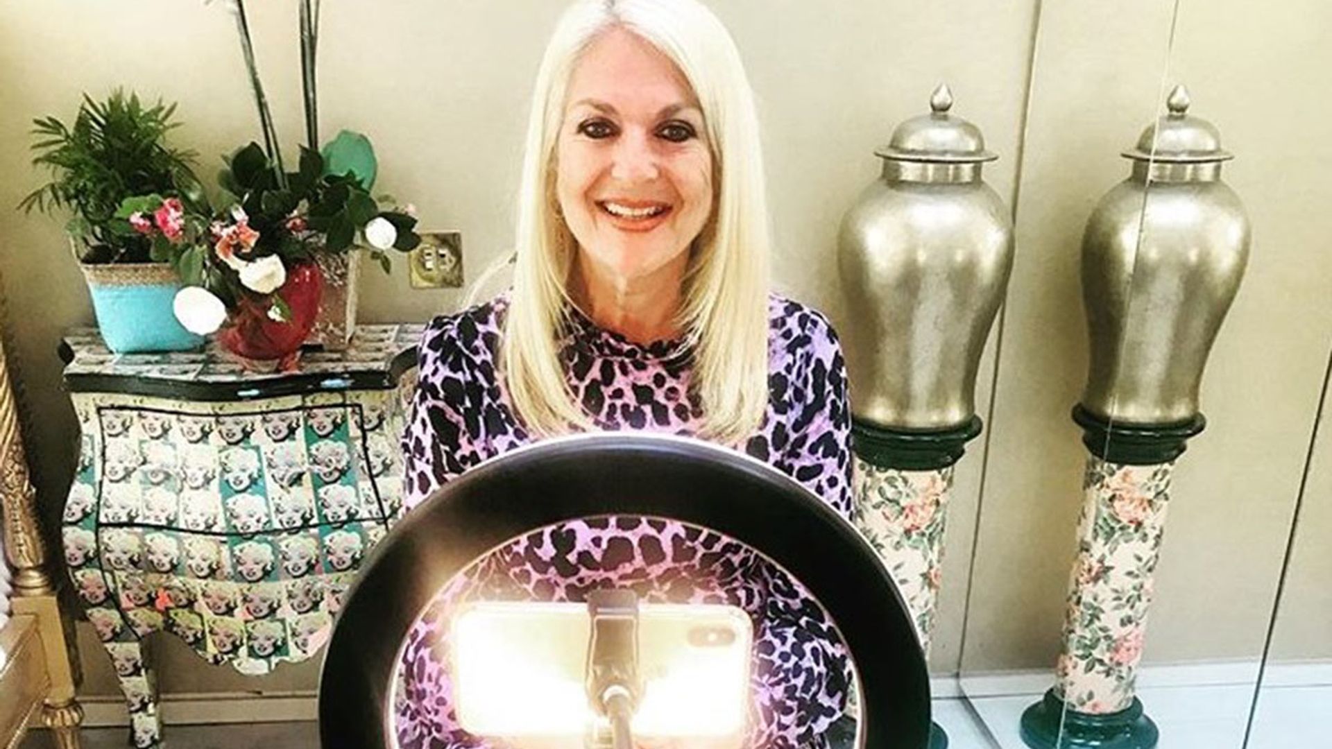 This Morning's Vanessa Feltz has the most amazing bed we've ever seen