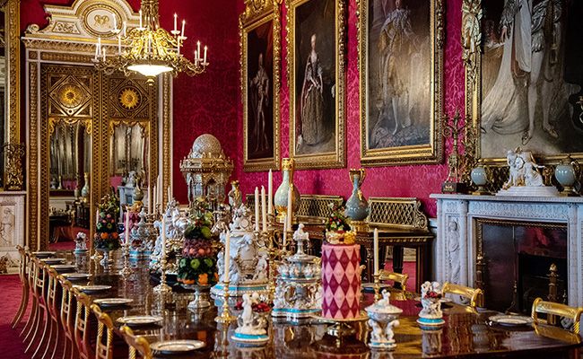 buckingham-palace-state-dining-room