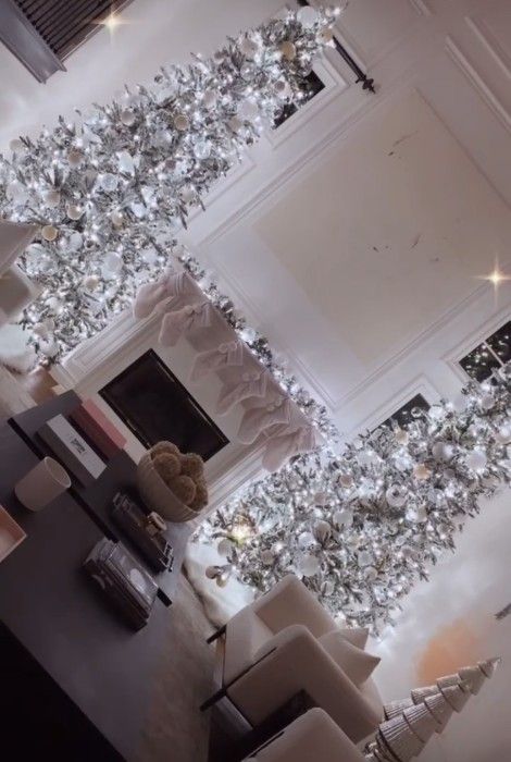 Khloé Kardashian Shows Off Stunning Christmas Decor In New Home O - Khloe Kardashian Home Decor