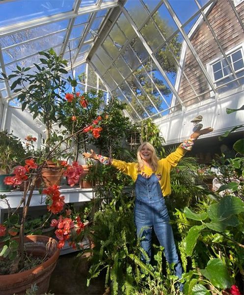 christie-brinkley-huge-greenhouse
