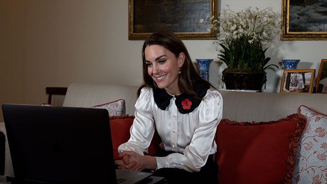 kate-middleton-prince-william-living-room-cushions-z