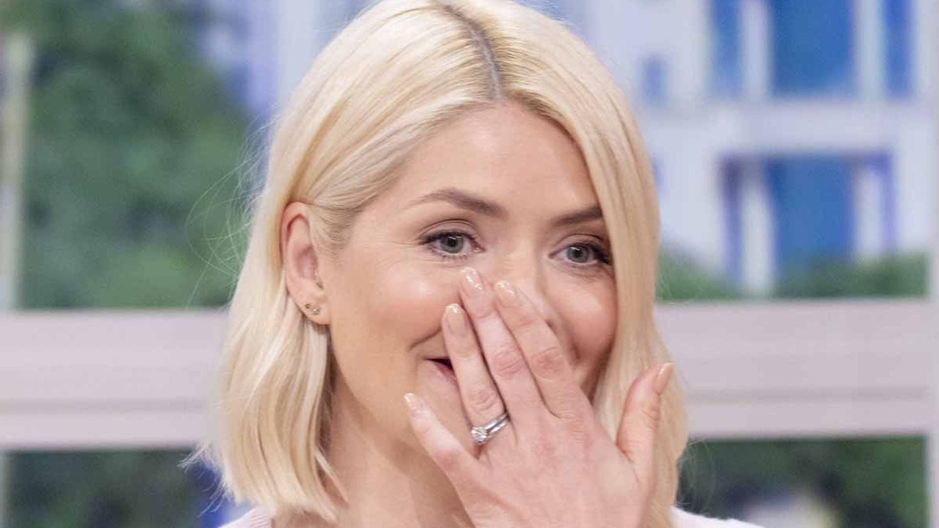 Holly Willoughby shares makeup-free gardening selfie after embarrassing confession