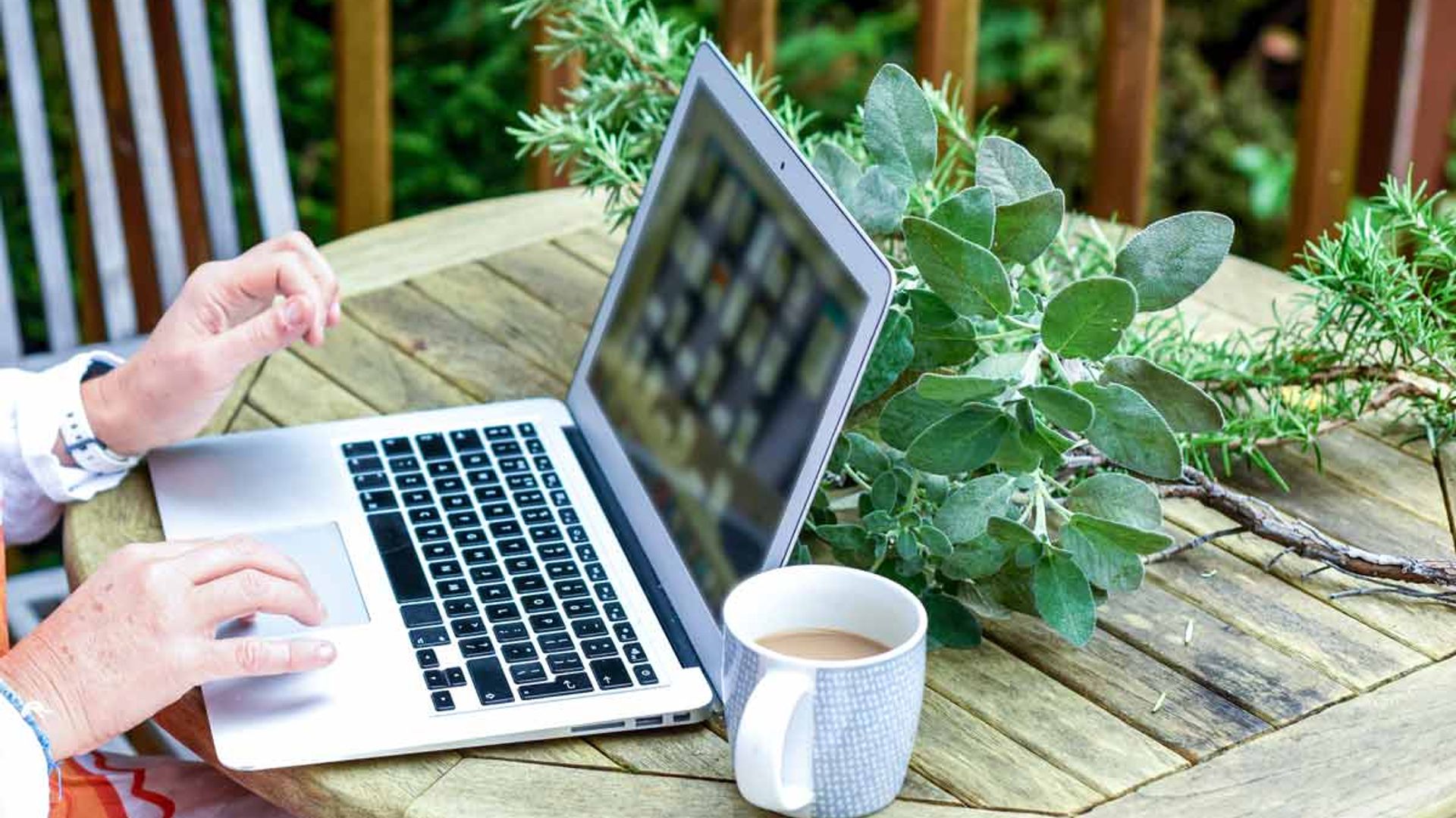 Working from home in the garden? This laptop sunshade will change your life