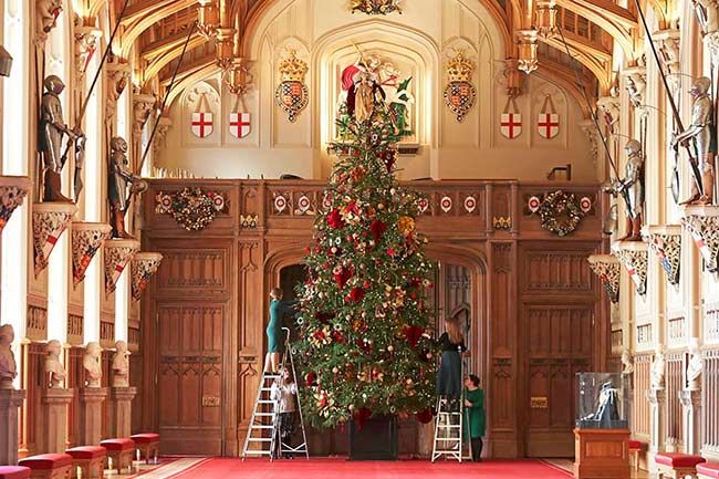 the-queen-christmas-tree-castle-windsor
