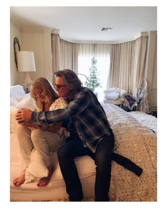 goldie-hawn-and-kurt-russell-inside-bedroom