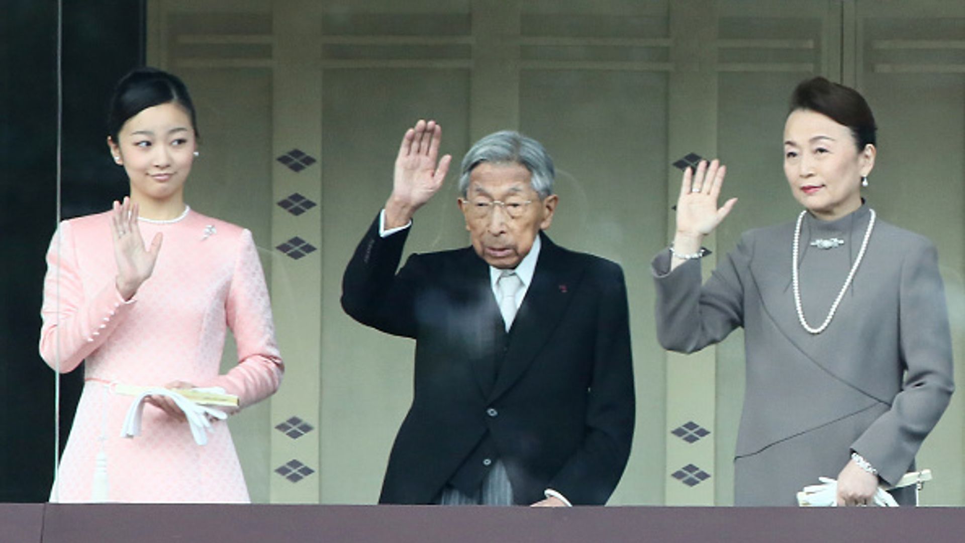 Japan's royals gather for regal New Year's greeting