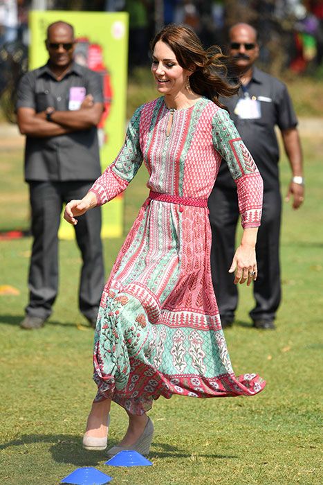 Kate Middleton shows off her sporty side as she plays cricket in India ...