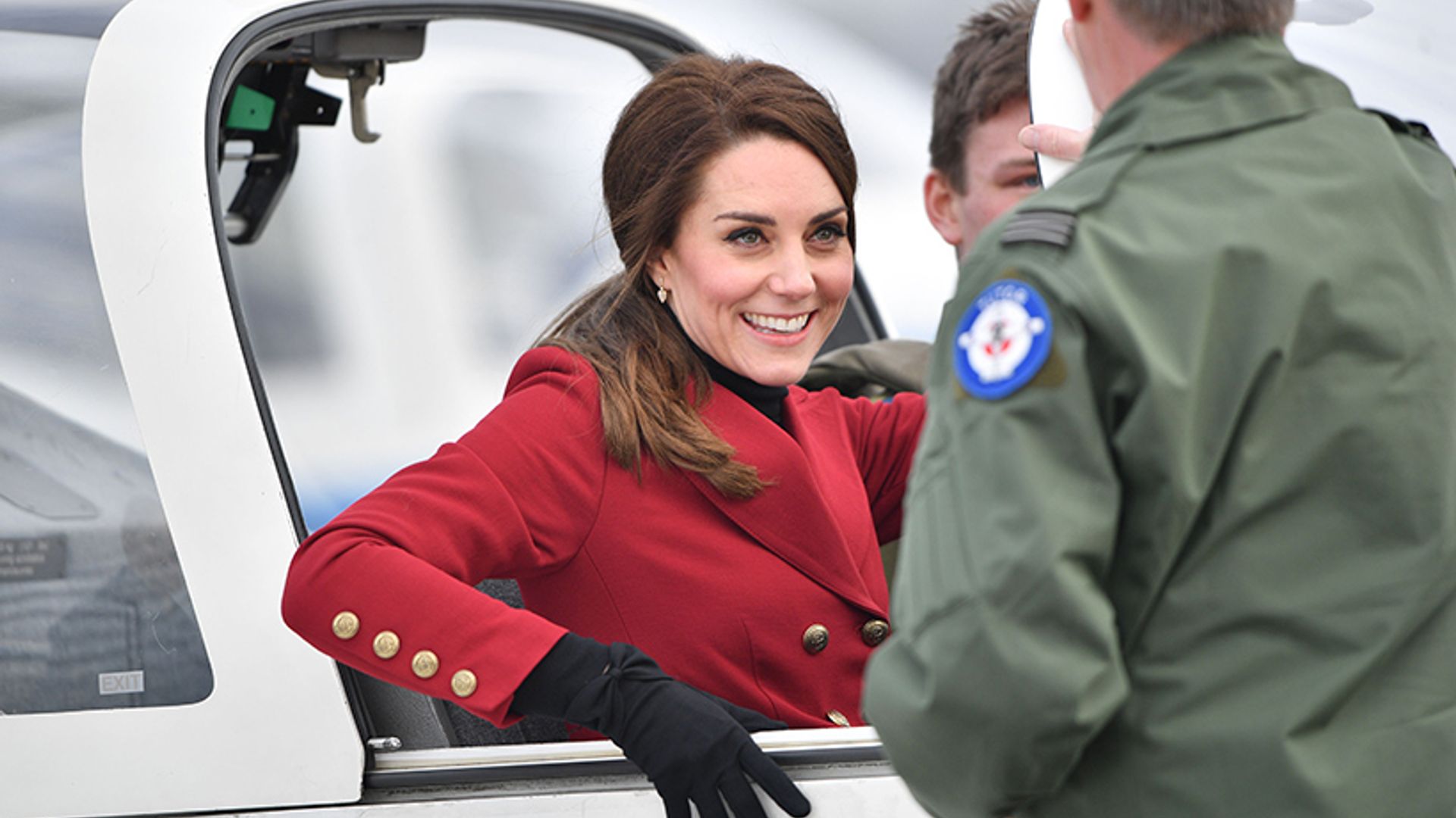 Kate told she's a 'natural' as she tries out flight simulator  