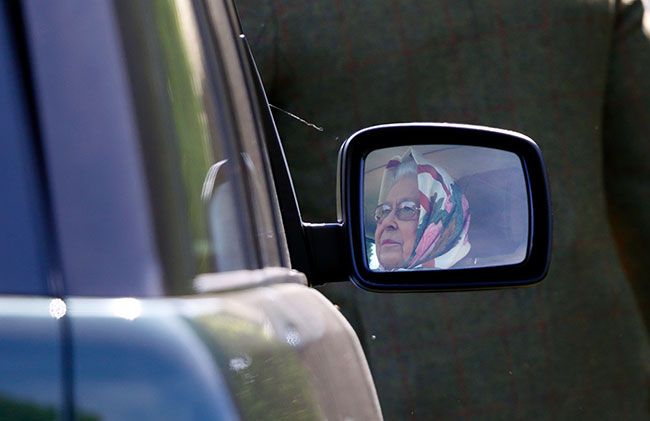 queen-driving-car-mirror