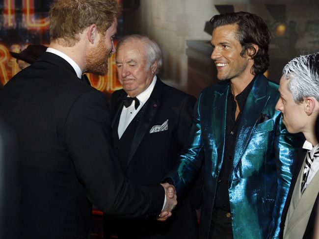prince-harry-meets-brandon-flowers-from-the-killers