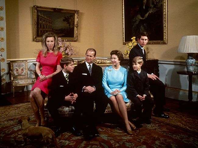 the-queen-and-her-children-at-buckingham-palace-1972