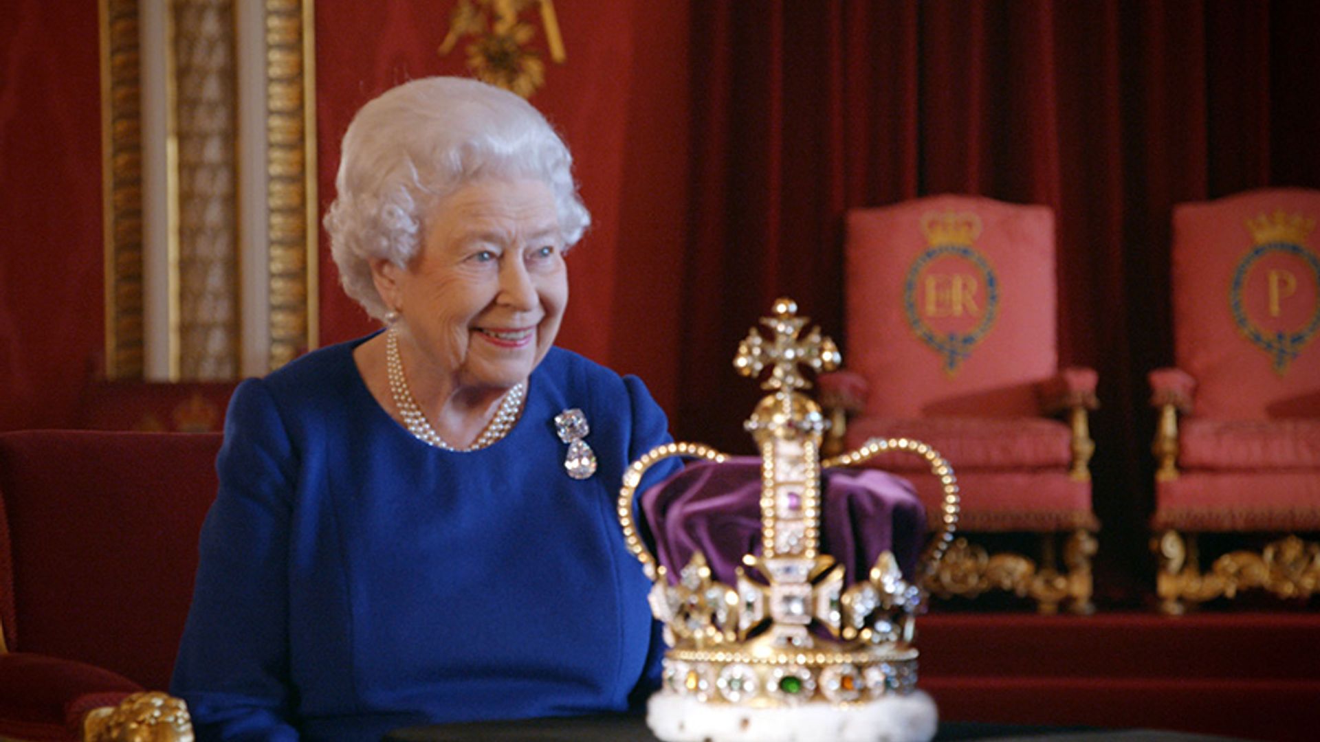 the-queen-crown-jewels