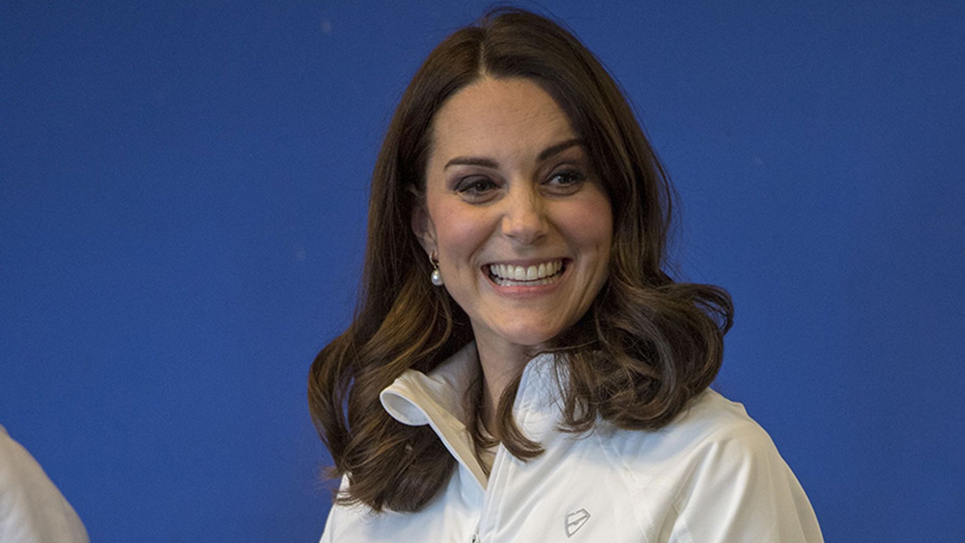 Kate shows off baby bump